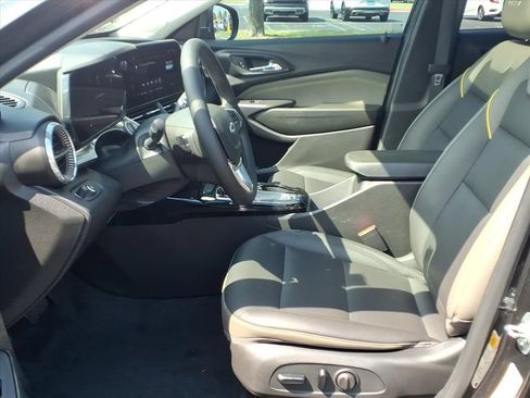 Used 2024 Chevrolet Trax ACTIV w/ Sunroof Package FWD image 21
