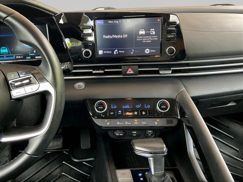 Used 2022 Hyundai Elantra SEL w/ Convenience + Premium Package FWD image 9