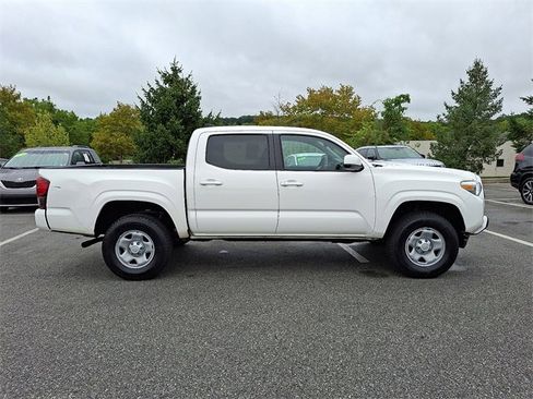 Certified 2022 Toyota Tacoma SR image 7