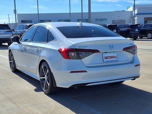 Used 2024 Honda Civic Touring image 2