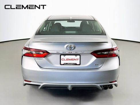 Used 2022 Toyota Camry SE FWD image 7