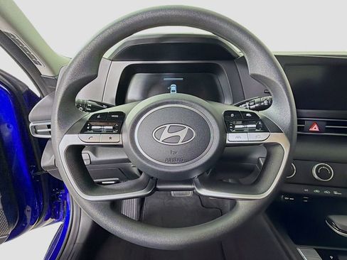Used 2025 Hyundai Elantra SE FWD image 13