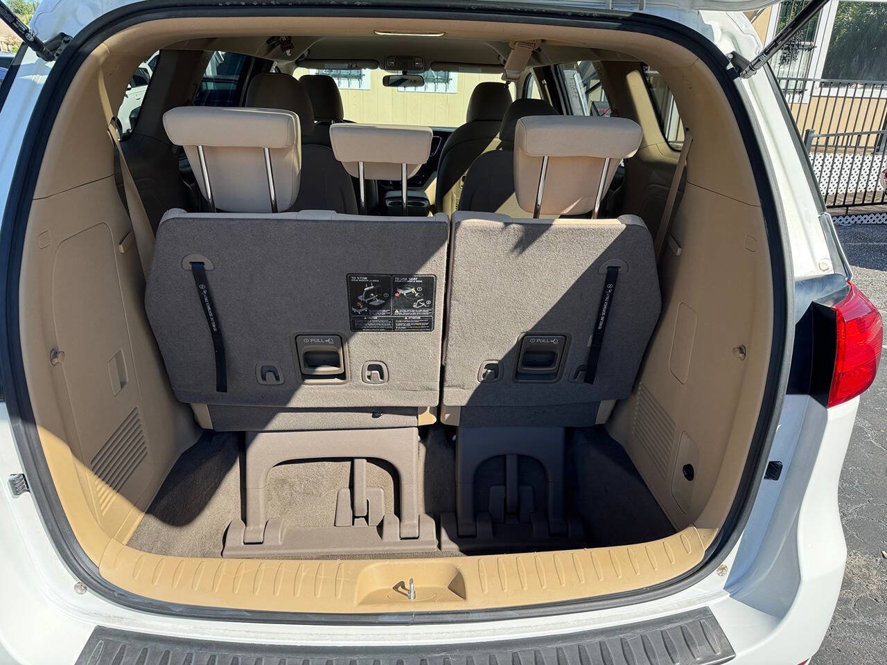 Used 2016 Kia Sedona LX FWD image 18