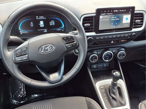 Certified 2025 Hyundai Venue Limited FWD image 12
