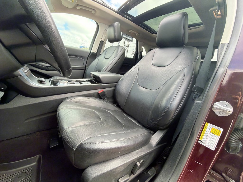 Used 2020 Ford Edge Titanium w/ Equipment Group 301A FWD image 17