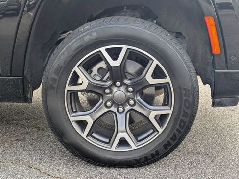 Used 2023 Jeep Wagoneer Series III w/ Preferred Equipment Group image 11