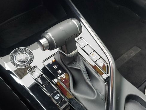 Used 2024 Kia Niro EX Touring image 27