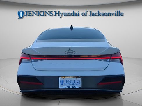 New 2025 Hyundai Elantra SEL image 4