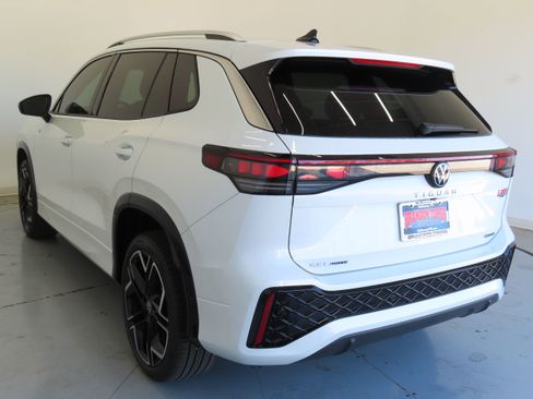 New 2026 Volkswagen Tiguan SEL R-Line image 7