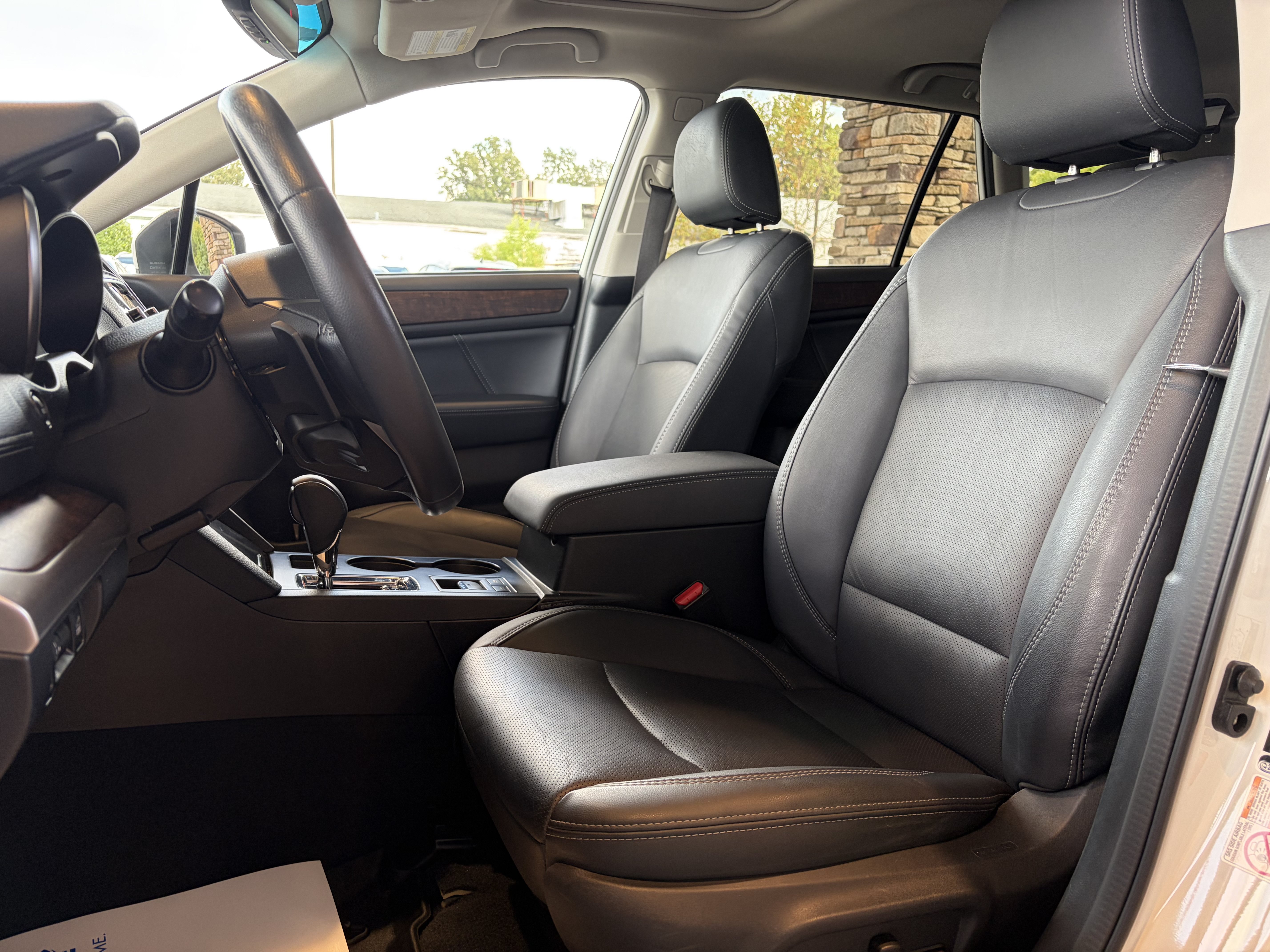 Used 2019 Subaru Outback 2.5i Limited AWD/4WD image 2