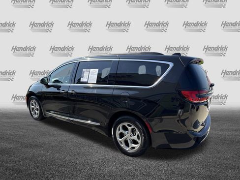 Used 2023 Chrysler Pacifica Limited FWD image 8