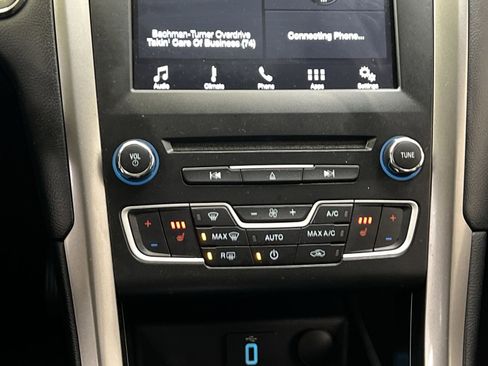 Used 2018 Ford Fusion SE w/ Fusion SE Technology Package image 19