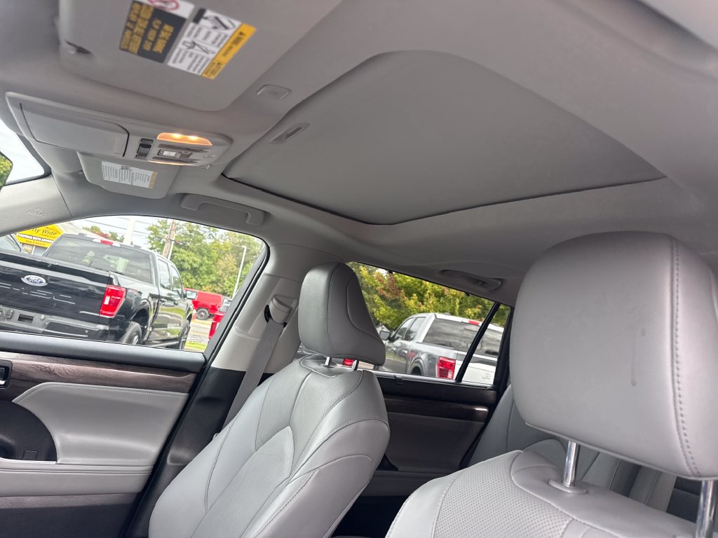 Used 2023 Toyota Highlander Limited AWD/4WD image 28