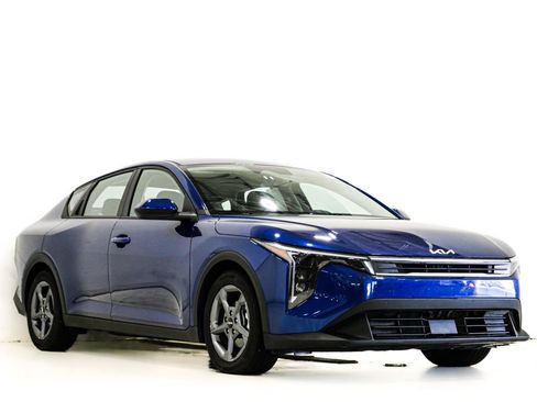 Used 2025 Kia K4 FWD image 1