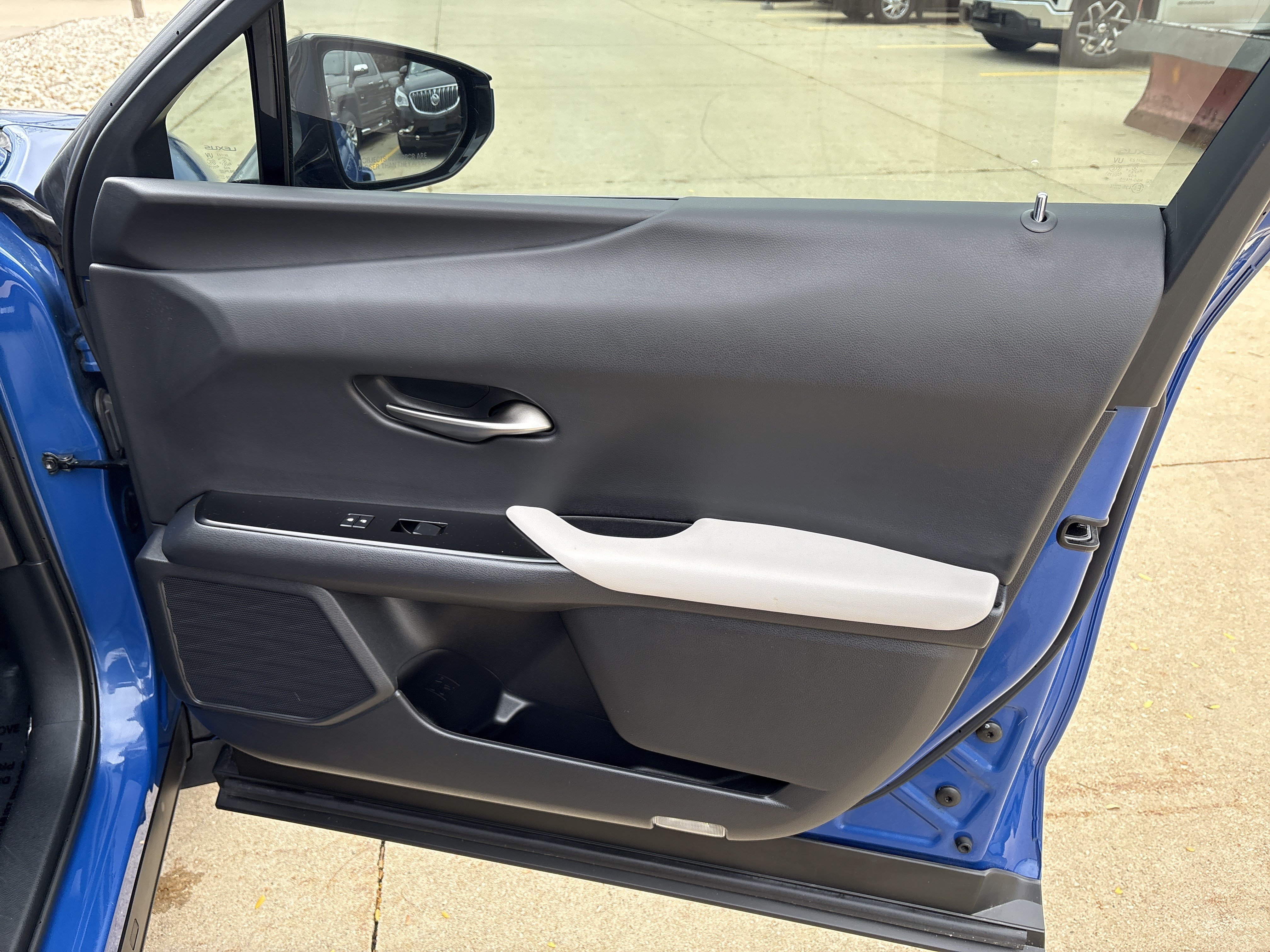 Used 2022 Lexus UX 250h w/ Premium Package AWD/4WD image 17