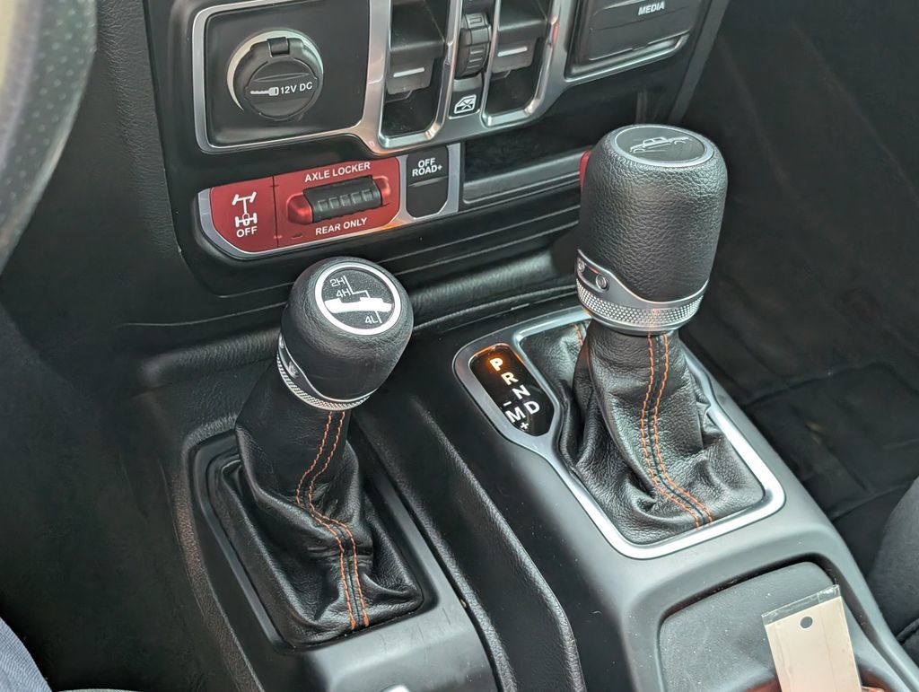 Used 2022 Jeep Gladiator Mojave AWD/4WD image 26