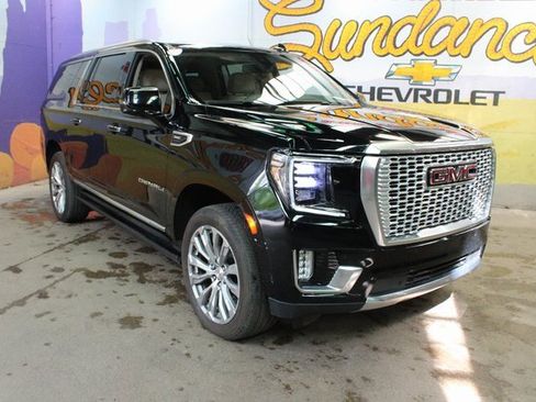 Used 2022 GMC Yukon XL Denali image 4