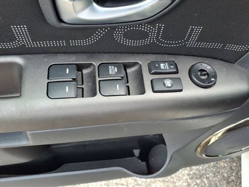 Used 2013 Kia Soul + w/ Audio Pkg FWD image 26