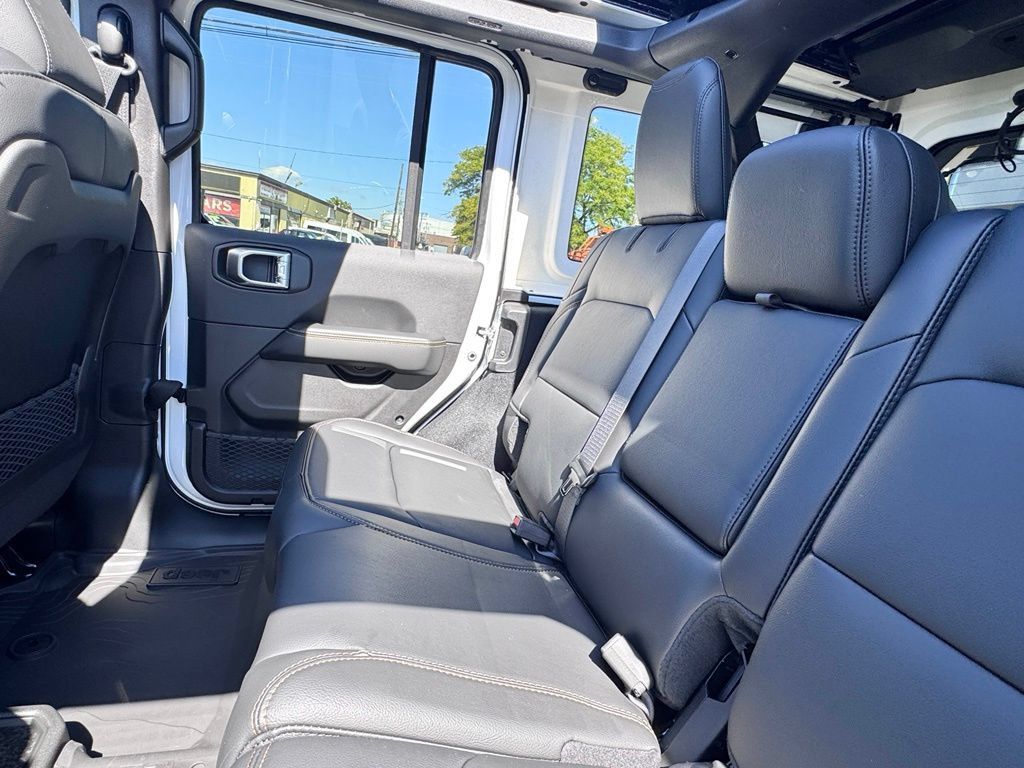 New 2026 Jeep Wrangler Unlimited Sahara AWD/4WD image 17