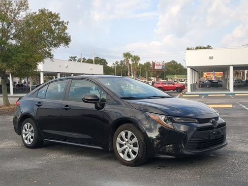 Used 2023 Toyota Corolla LE image 2