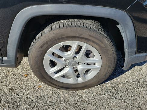 Used 2019 Jeep Compass Sport w/ Tech Group image 40