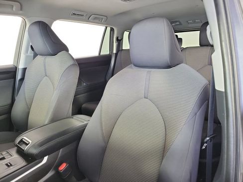 Used 2023 Toyota Highlander LE FWD image 20
