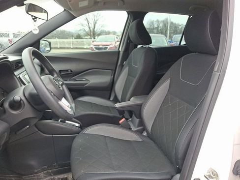 Used 2019 Nissan Kicks S image 14