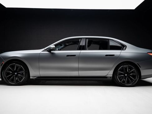 Used 2023 BMW i7 xDrive60 AWD/4WD image 18