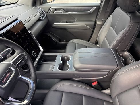 Used 2024 GMC Acadia Elevation image 13