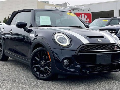 Used 2021 MINI Cooper S image 1