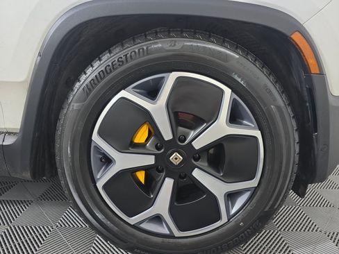 Used 2024 Rivian R1S Adventure AWD/4WD image 11