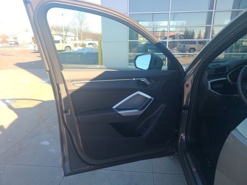 Used 2024 Audi Q3 2.0T Premium image 17