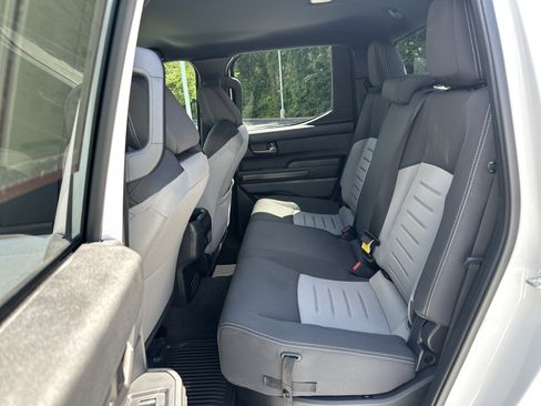Certified 2025 Toyota Tacoma TRD Off-Road AWD/4WD image 31