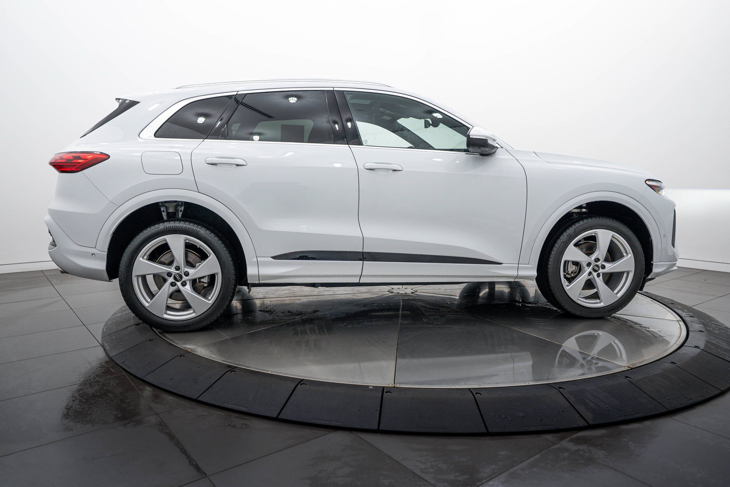 Used 2025 Audi Q5 Premium Plus AWD/4WD image 3