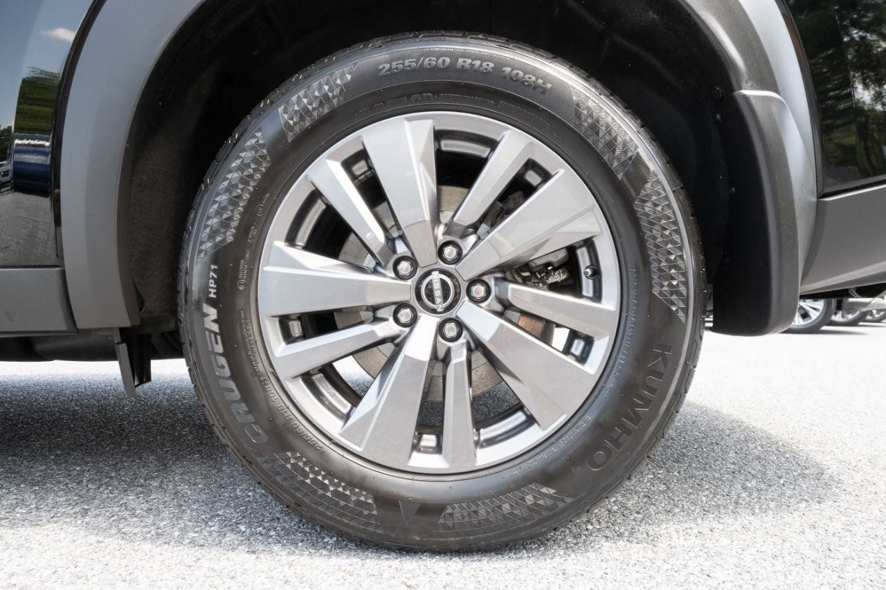 Used 2024 Nissan Pathfinder SV w/ Black Appearance Package AWD/4WD image 37