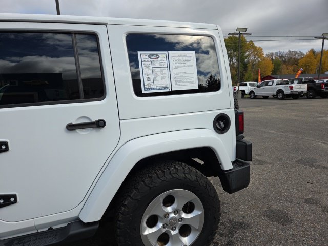Used 2015 Jeep Wrangler Unlimited Sahara w/ Connectivity Group AWD/4WD image 34