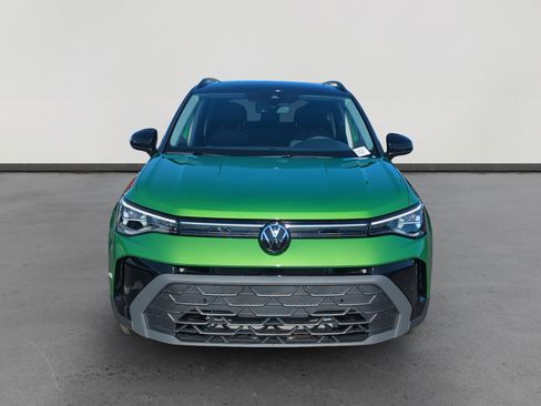 New 2026 Volkswagen Taos SE image 8