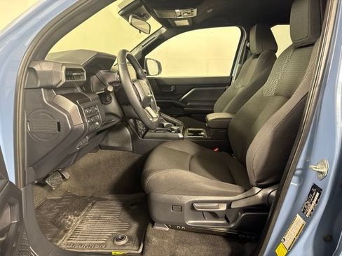 Used 2025 Toyota 4Runner SR5 AWD/4WD image 11