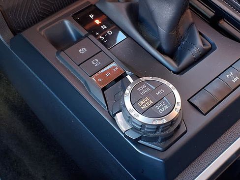 Certified 2025 Toyota Tacoma TRD Off-Road image 17