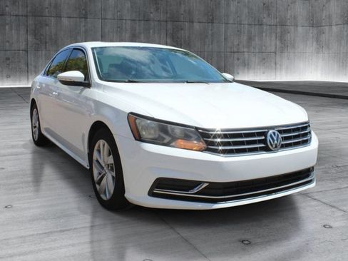 Used 2018 Volkswagen Passat 2.0T SE FWD image 10