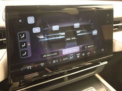 Used 2024 Lincoln Nautilus Reserve image 21