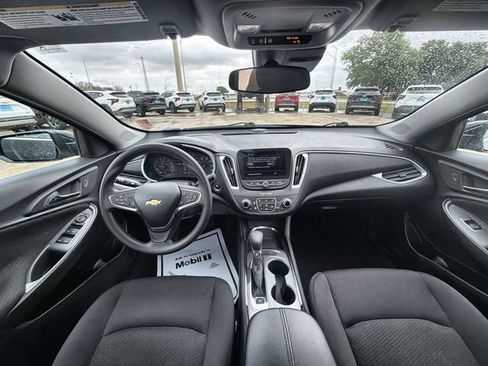 Used 2025 Chevrolet Malibu LT image 19