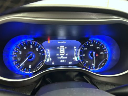Used 2022 Chrysler Pacifica Touring-L FWD image 14