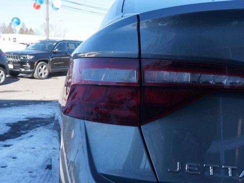 Certified 2023 Volkswagen Jetta SE w/ Panoramic Sunroof Package image 79