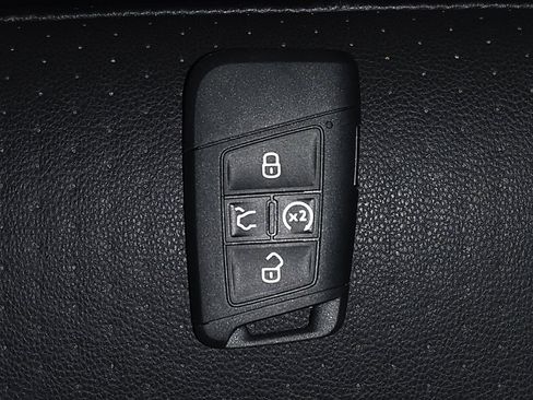 Used 2024 Volkswagen Jetta SE image 32