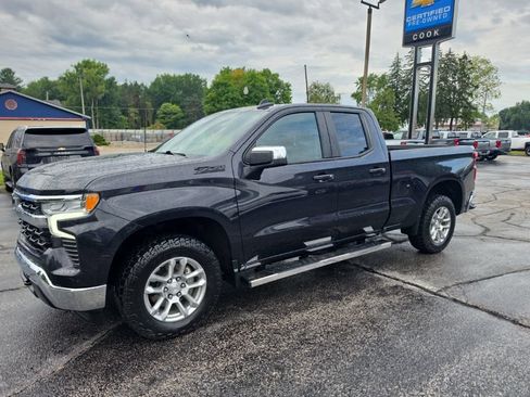 Used 2023 Chevrolet Silverado 1500 LT AWD/4WD image 3