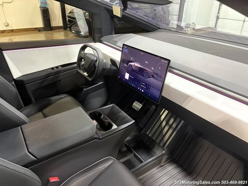 Used 2024 Tesla Cybertruck AWD Crew Cab image 7