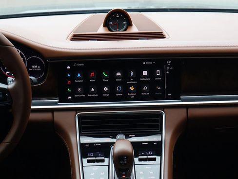 Certified 2022 Porsche Panamera Platinum Edition image 20