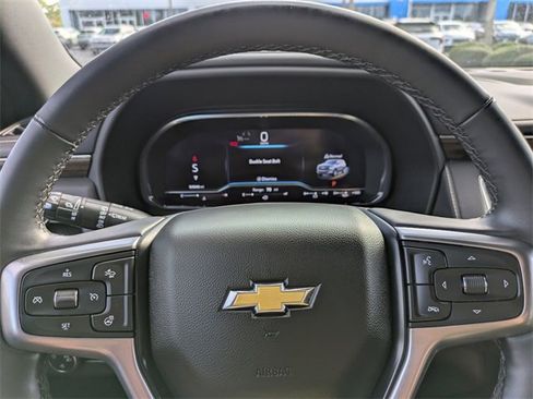 Used 2023 Chevrolet Suburban Premier image 31