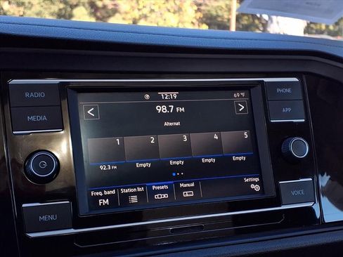 Used 2020 Volkswagen Jetta SE w/ SE Cold Weather Package image 8